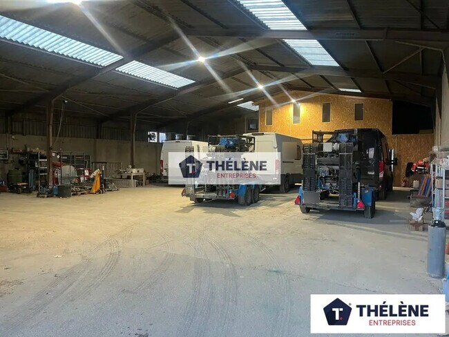 Plus de détails pour Local d'activités à louer