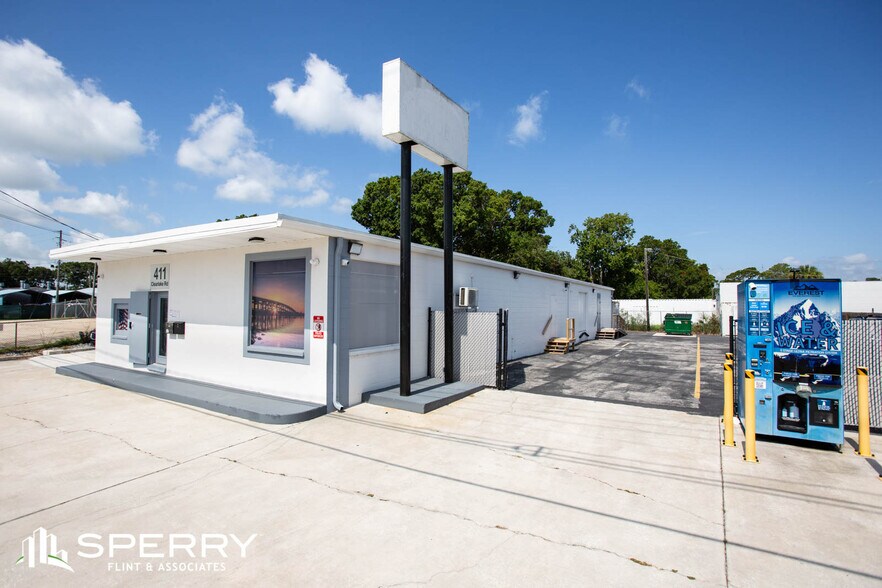411 Clearlake Rd, Cocoa, FL à vendre - Photo de l’immeuble – Image 2 sur 27