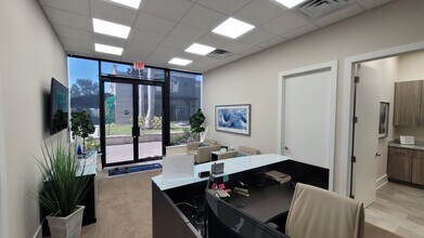 2089 Indian River Blvd, Vero Beach, FL à louer Photo intérieure– Image 1 sur 4