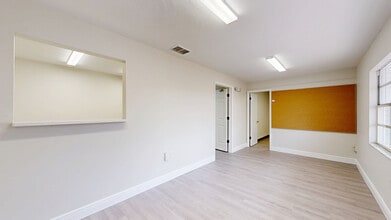 5622 Marine Pky, New Port Richey, FL à louer Numérisation 3D Matterport– Image 1 sur 12