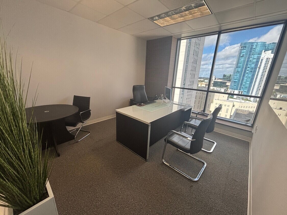 110 SE 6th St, Fort Lauderdale, FL à louer Photo intérieure– Image 1 sur 1