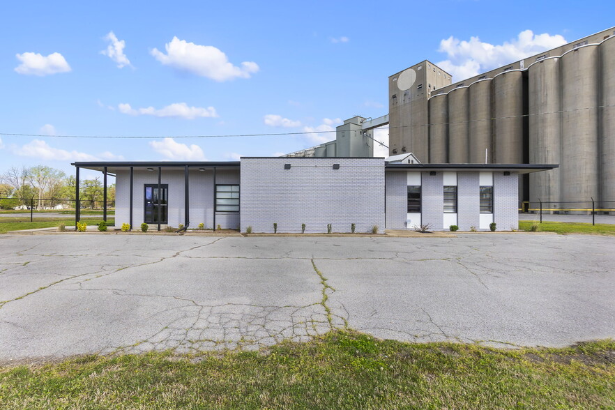 410 W Malone Ave, Sikeston, MO à louer - Photo de l’immeuble – Image 1 sur 1