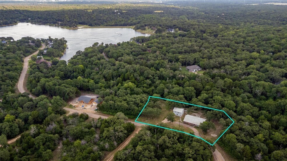 1213 Lakeland Loop, Hilltop Lakes, TX à vendre - Photo de l’immeuble – Image 2 sur 27