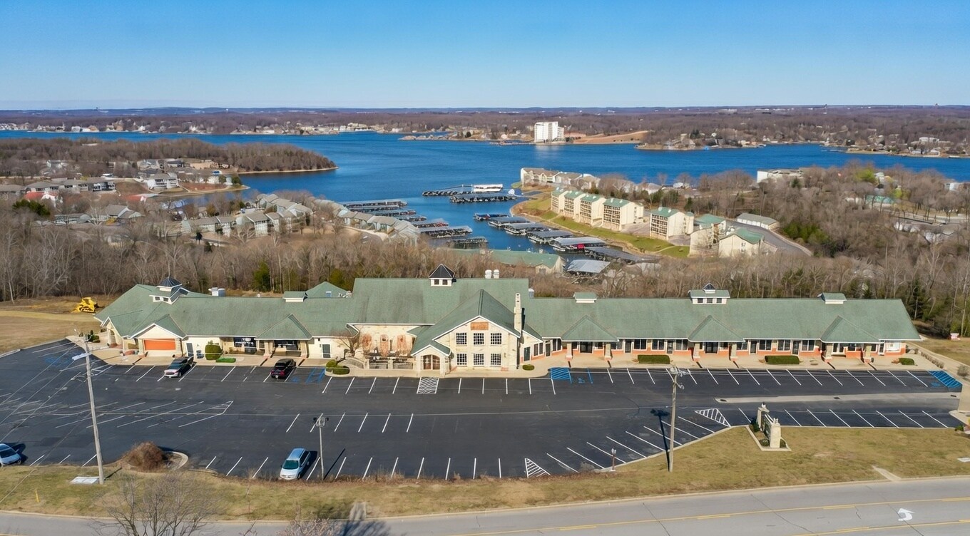 4466 Horseshoe Bend Pky, Village Of Four Seasons, MO à vendre Photo principale– Image 1 sur 71