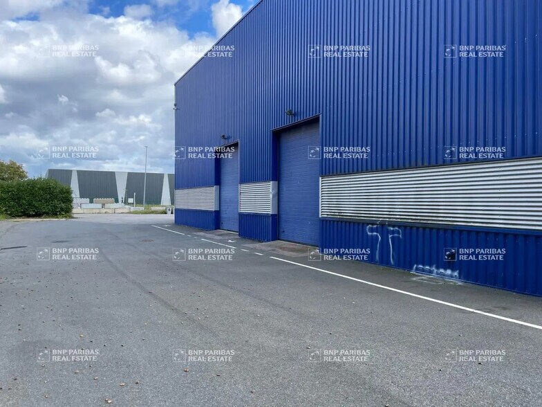 Local d’activités dans Saint-Aignan-Grandlieu à louer - Photo de l’immeuble – Image 3 sur 11
