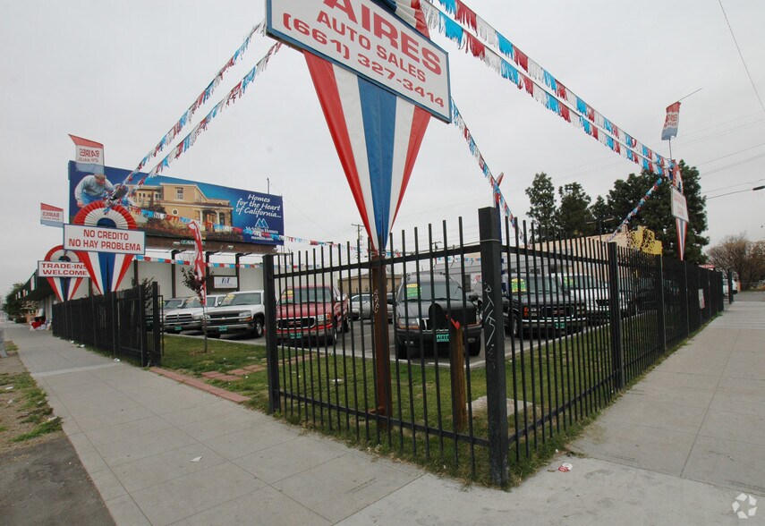 200 Chester Ave, Bakersfield, CA à vendre - Photo de l’immeuble – Image 2 sur 5