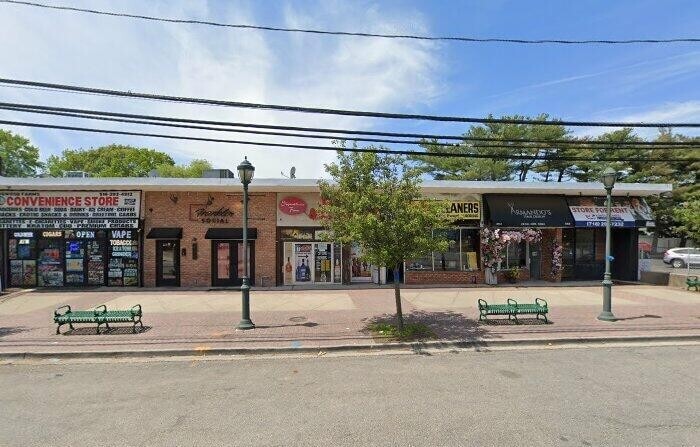 360-370 Dogwood Ave, Franklin Square, NY à louer Photo de l’immeuble– Image 1 sur 1