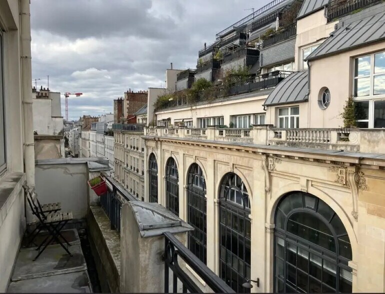 19 Rue D'Enghien, Paris à louer - Photo de l’immeuble – Image 1 sur 6