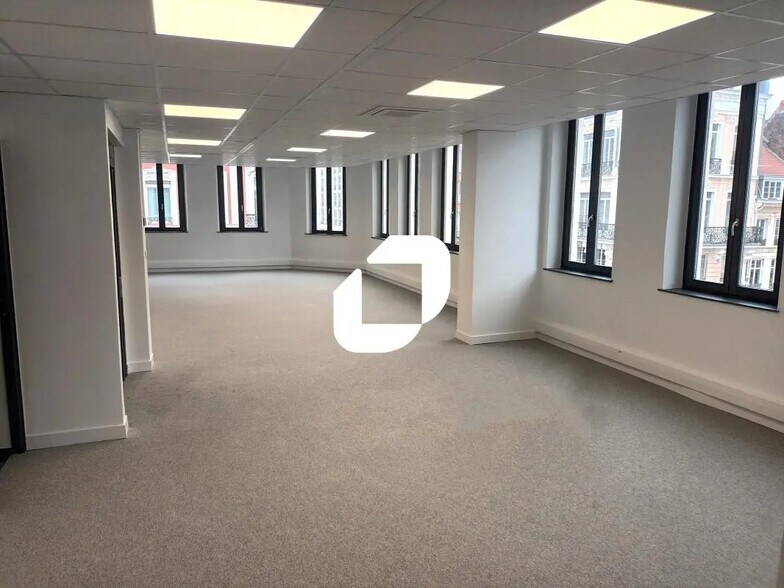 Bureau dans Lille à louer - Photo de l’immeuble – Image 1 sur 7