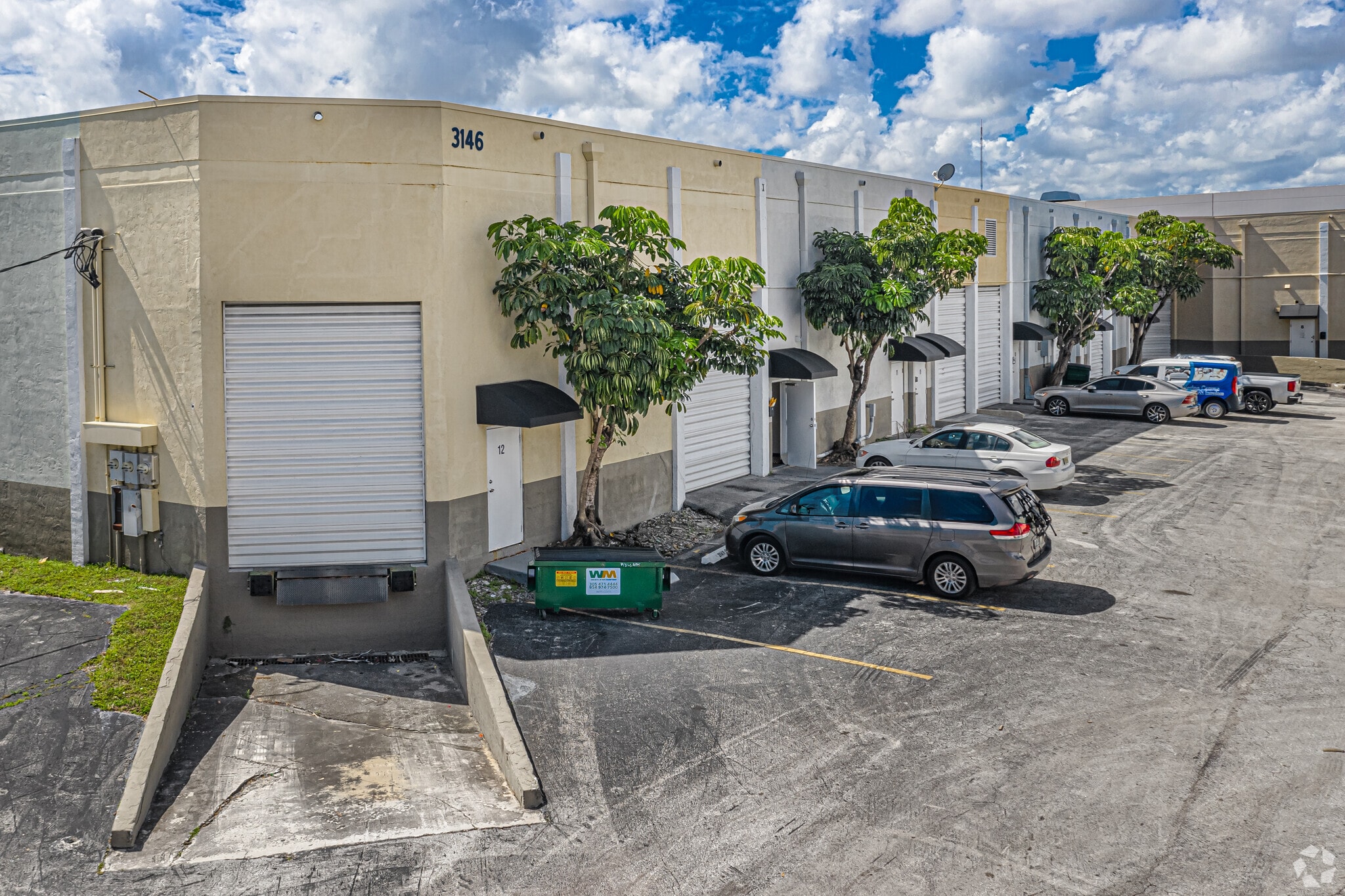 1975-1981 S Park Rd, Hallandale, FL à louer Photo principale– Image 1 sur 17