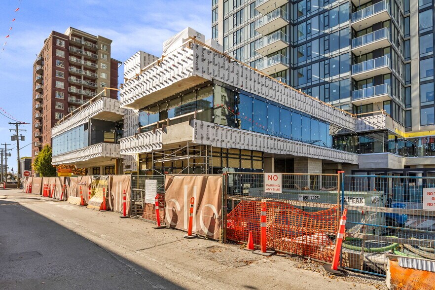 128 15th St W, North Vancouver, BC à vendre - Photo de l’immeuble – Image 3 sur 9