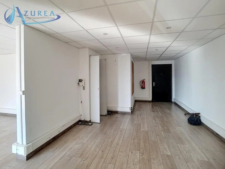 Bureau dans CANNES-LA-BOCCA à louer - Photo de l’immeuble – Image 2 sur 5