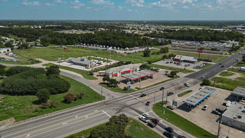 3400-3402 Highway 21 E, Bryan, TX à louer - Photo de l’immeuble – Image 2 sur 10