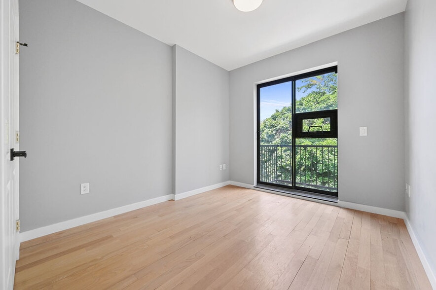 1115 Hancock St, Brooklyn, NY à vendre - Photo intérieure – Image 2 sur 27