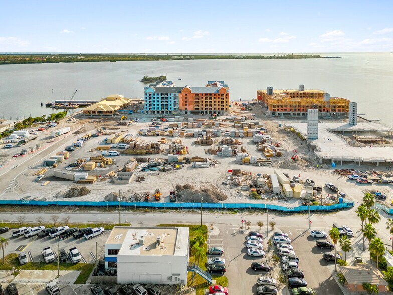 5440 W Tyson Ave, Tampa, FL à louer - Photo de l’immeuble – Image 2 sur 7