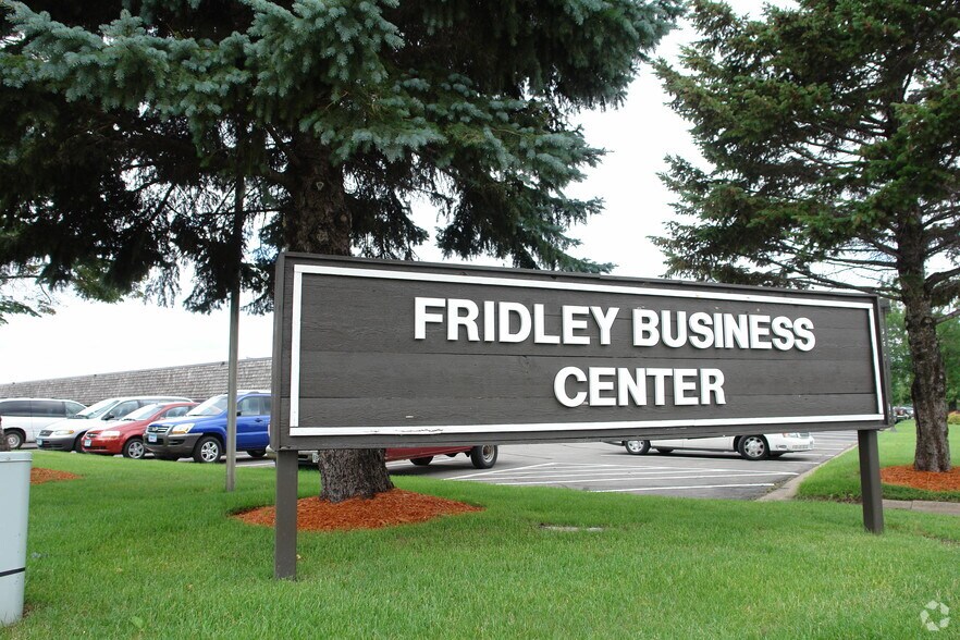 7251-7281 Commerce Cir E, Fridley, MN à louer - Photo de l’immeuble – Image 3 sur 4
