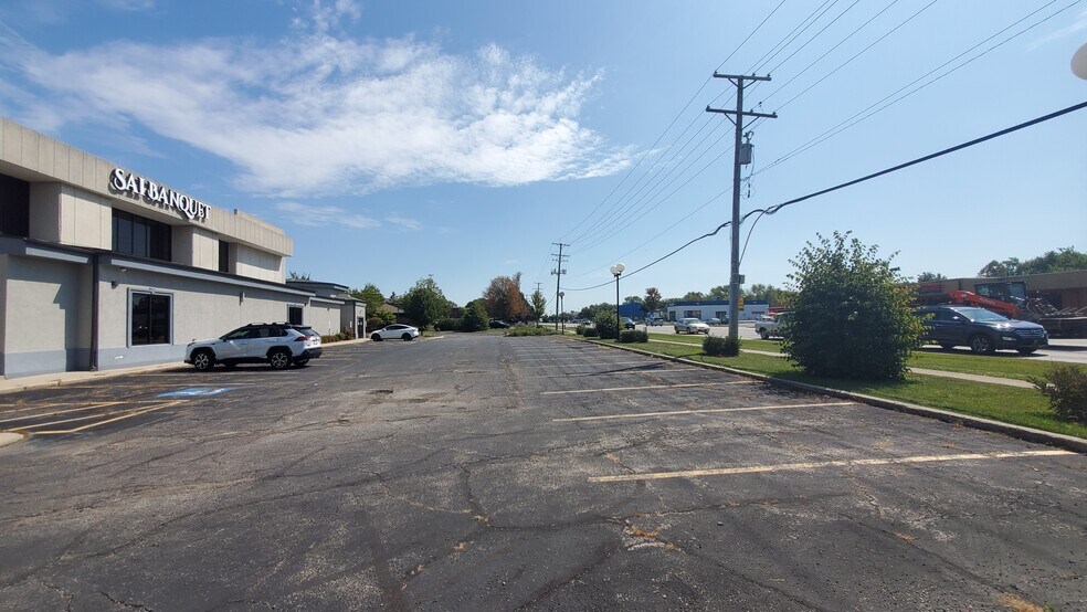 1300 E Irving Park Rd, Streamwood, IL à vendre - Photo de l’immeuble – Image 3 sur 30