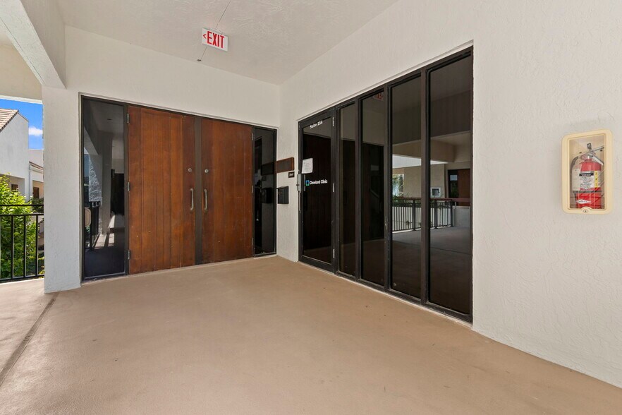 900 SE Ocean Blvd, Stuart, FL à vendre - Photo de l’immeuble – Image 3 sur 34