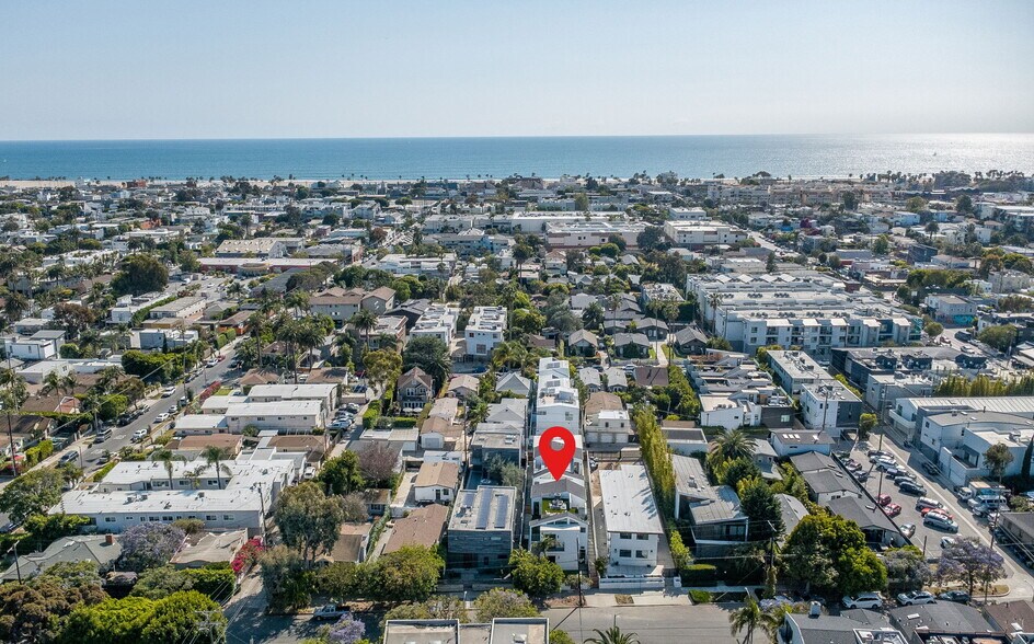 337 6th Ave, Venice, CA à vendre - Photo de l’immeuble – Image 2 sur 15