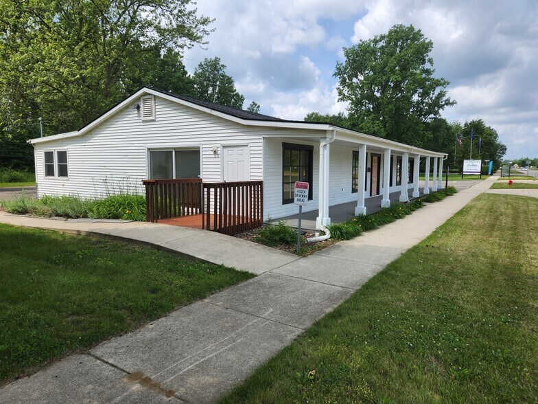 6585 Jackson Rd, Ann Arbor, MI à louer - Photo de l’immeuble – Image 2 sur 7