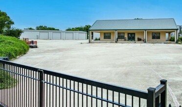 11618 Nacogdoches Rd, San Antonio, TX à louer Photo de l’immeuble– Image 1 sur 2