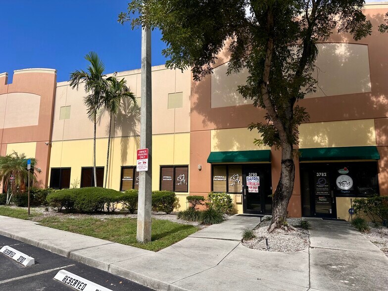 3764-3790 SW 30th Ave, Fort Lauderdale, FL à vendre - Photo de l’immeuble – Image 1 sur 32