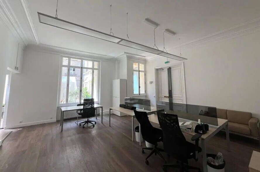63 Rue La Boétie, Paris à louer - Photo de l’immeuble – Image 2 sur 5