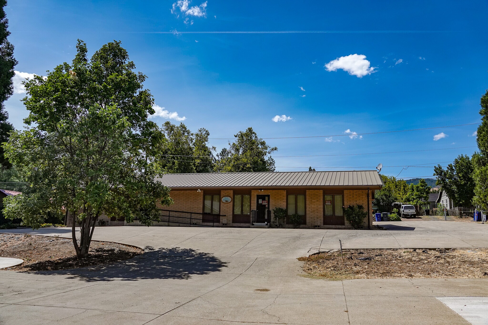 543 N Main St, Yreka, CA à vendre Photo principale– Image 1 sur 23