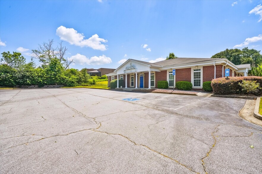 1222 Royal Dr SW, Conyers, GA à louer - Photo de l’immeuble – Image 2 sur 52