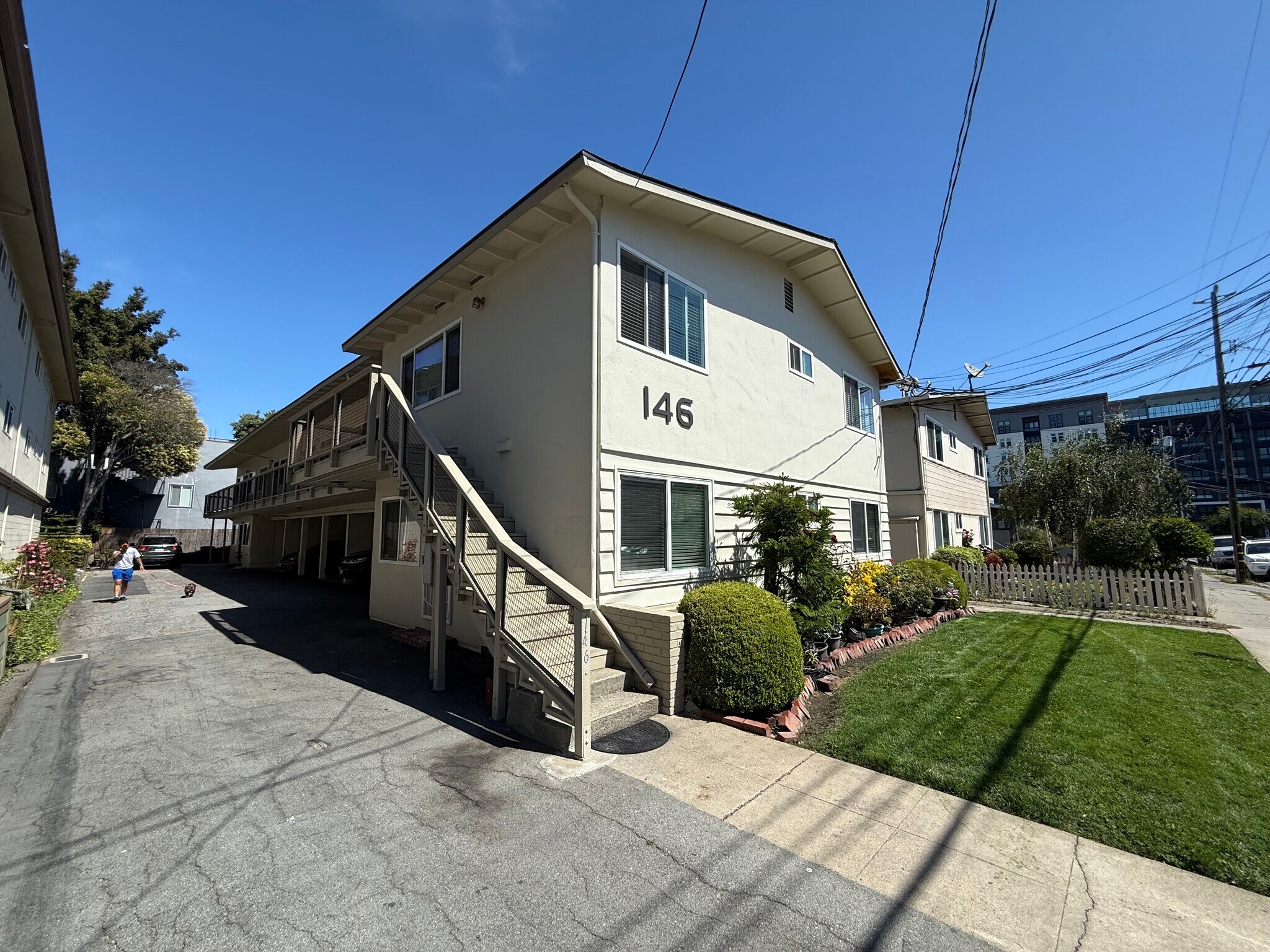 146 Madison Ave, Redwood City, CA à vendre Photo de l’immeuble– Image 1 sur 17