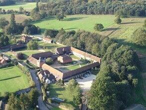 Peper Harow, Godalming, SRY - Vue aérienne  vue de carte