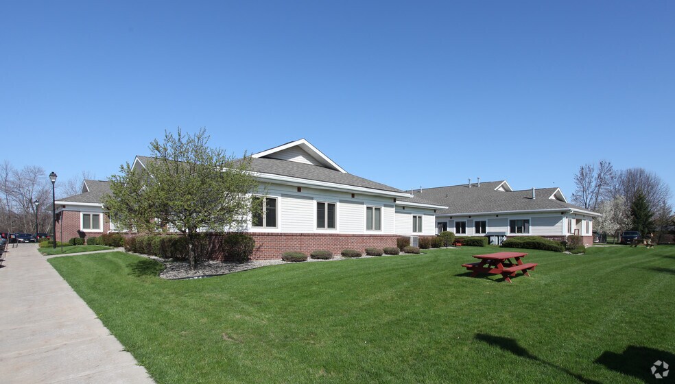 2300 Buffalo Rd, Rochester, NY à louer Photo de l’immeuble– Image 1 sur 8