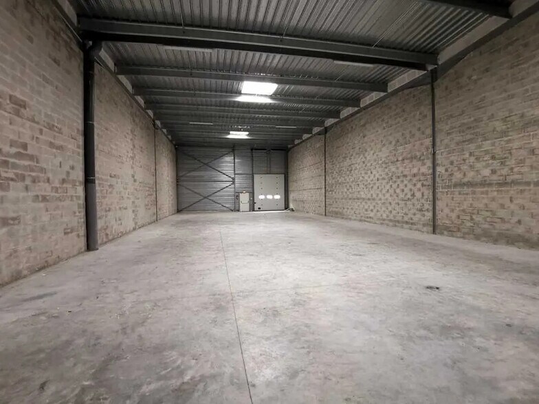 Local d’activités dans Lisses à louer - Photo de l’immeuble – Image 3 sur 8