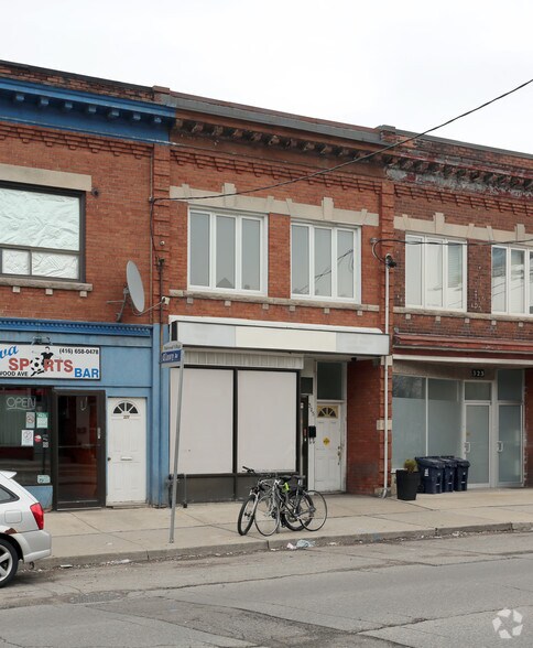 325 Oakwood Ave, Toronto, ON à louer - Photo de l’immeuble – Image 2 sur 2
