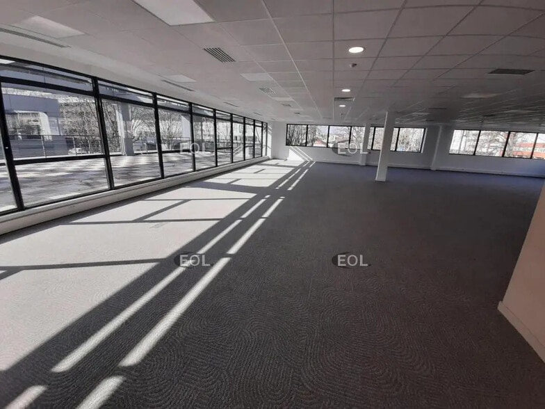 Local d’activités dans Bagneux à louer - Photo de l’immeuble – Image 2 sur 6