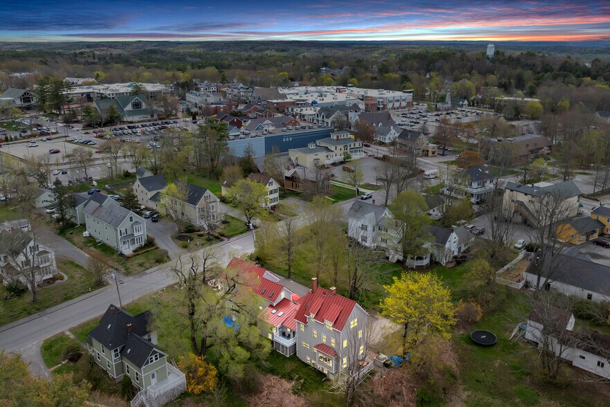 11 Holbrook St, Freeport, ME à vendre - Photo de l’immeuble – Image 1 sur 36