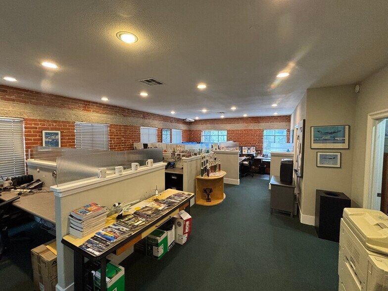 51 E Huntington Dr, Arcadia, CA à vendre - Photo de l’immeuble – Image 3 sur 14