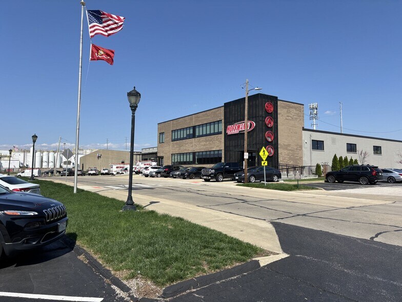 1002-1010 Hanley Industrial Ct, Brentwood, MO à louer - Photo de l’immeuble – Image 1 sur 7