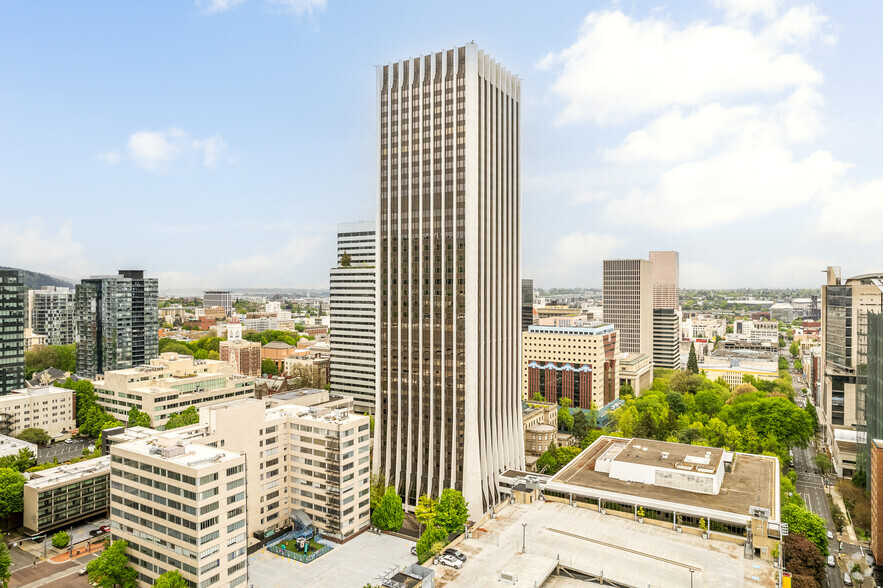 1300 SW Fifth Ave, Portland, OR à louer - Photo de l’immeuble – Image 2 sur 4