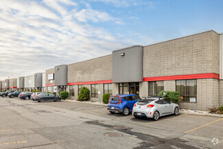 Plus de détails pour 3420-3480 Boul Industriel, Laval, QC - Industriel/Logistique à louer