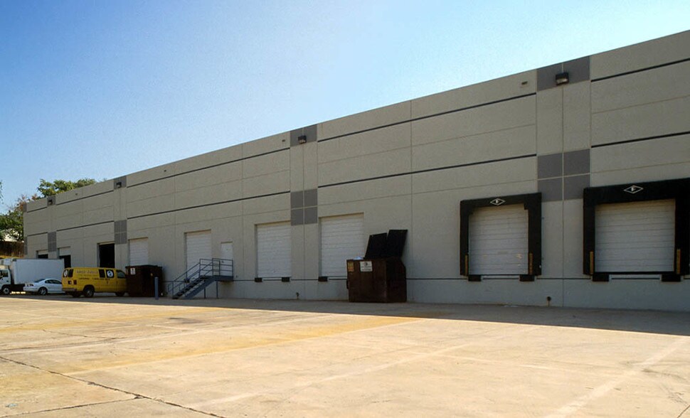 1125 N Union Bower Rd, Irving, TX à louer - Photo de l’immeuble – Image 2 sur 12