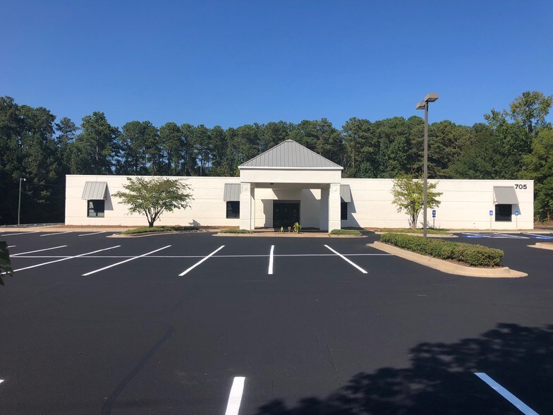 705 Breedlove Dr, Monroe, GA à louer - Photo de l’immeuble – Image 3 sur 35