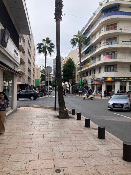 Local commercial dans Antibes à louer - Photo principale – Image 1 sur 1