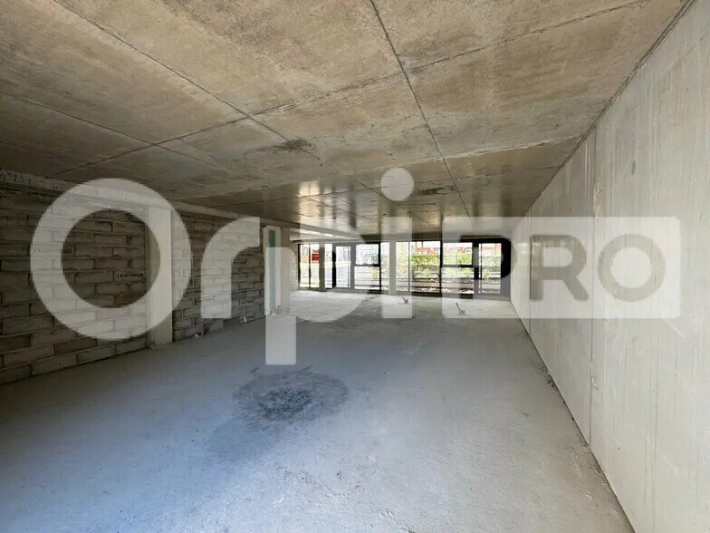 Local commercial dans Sérézin-du-Rhône à louer - Photo de l’immeuble – Image 3 sur 5