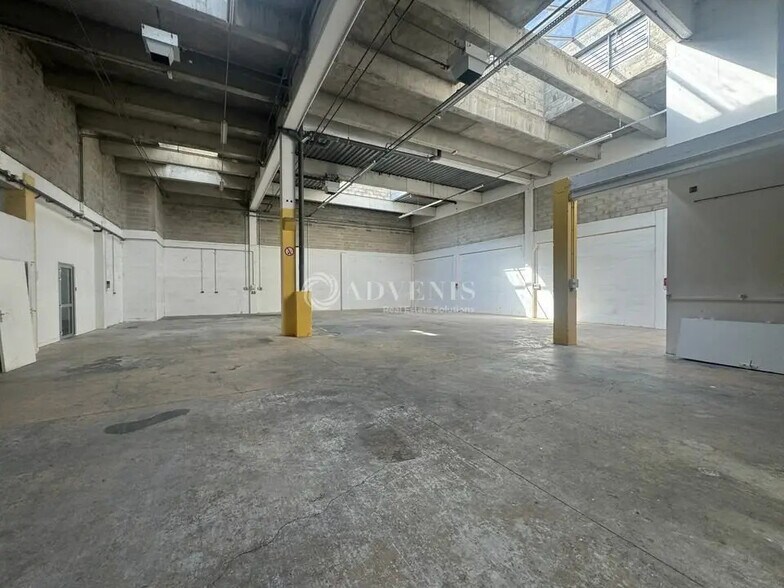 Local d’activités dans Aulnay-sous-Bois à louer - Photo de l’immeuble – Image 1 sur 9