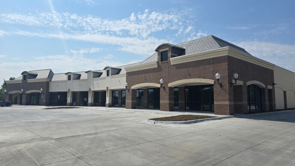 16510 Bedford Ave, Omaha, NE à louer - Photo de l’immeuble – Image 2 sur 12