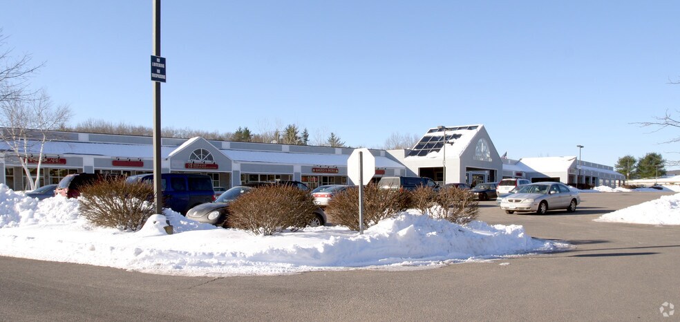 200 Merrow Rd, Tolland, CT à louer - Photo de l’immeuble – Image 2 sur 11