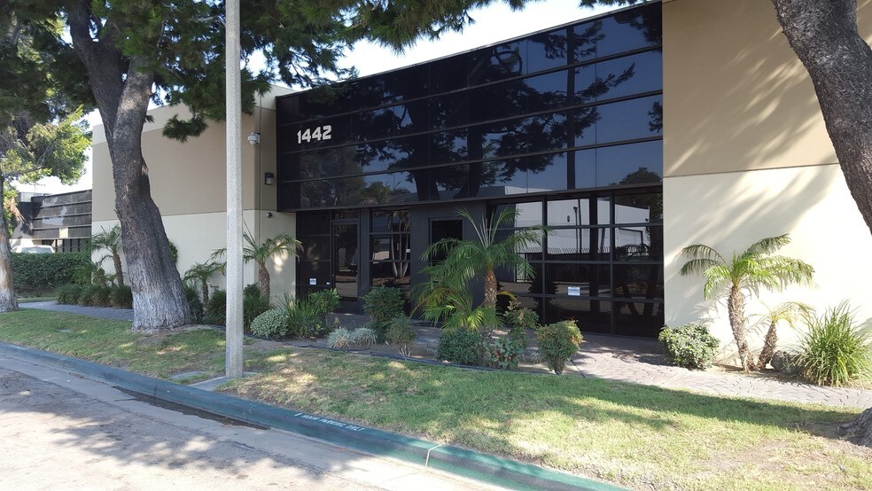 1442 N Hundley St, Anaheim, CA à louer - Photo de l’immeuble – Image 1 sur 7
