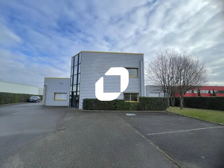 Local d'activités dans Sainte-Luce-sur-Loire à vendre - Photo de l’immeuble – Image 1 sur 14
