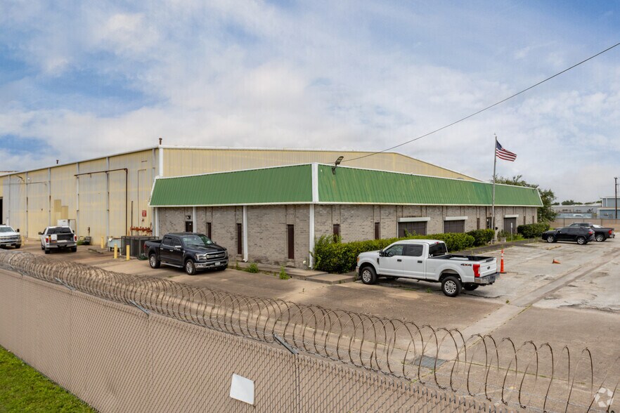 8550 Hansen Rd, Houston, TX à vendre - Photo de l’immeuble – Image 1 sur 15
